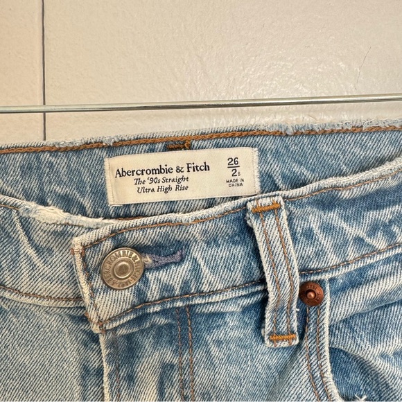 Abercrombie & Fitch Ultra High Rise 90s Straight Vent Hem Light Jean Size 26 2S - Picture 7 of 10